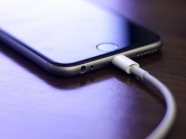 Lỗi iPhone 6 không nhận sạc phải làm sao